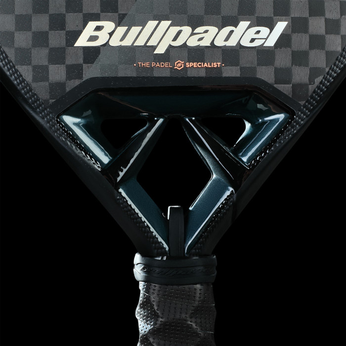 Bullpadel vertex 04 hybrid 2025 padel test racket Bullpadel vertex 04 hybrid 2025 padel test racket