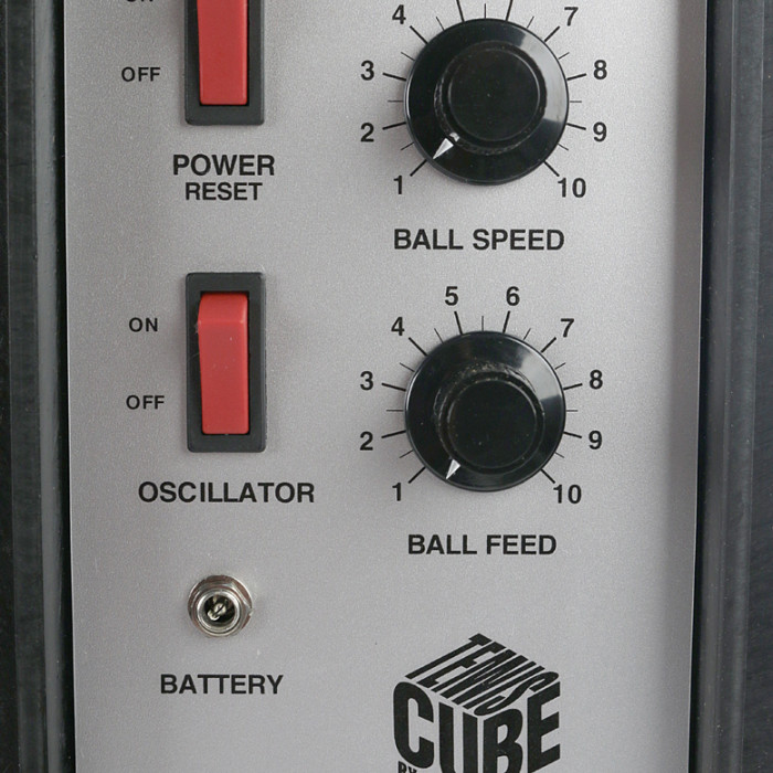 TUTOR cube battery-powered ball launcher TUTOR cube battery-powered ball launcher