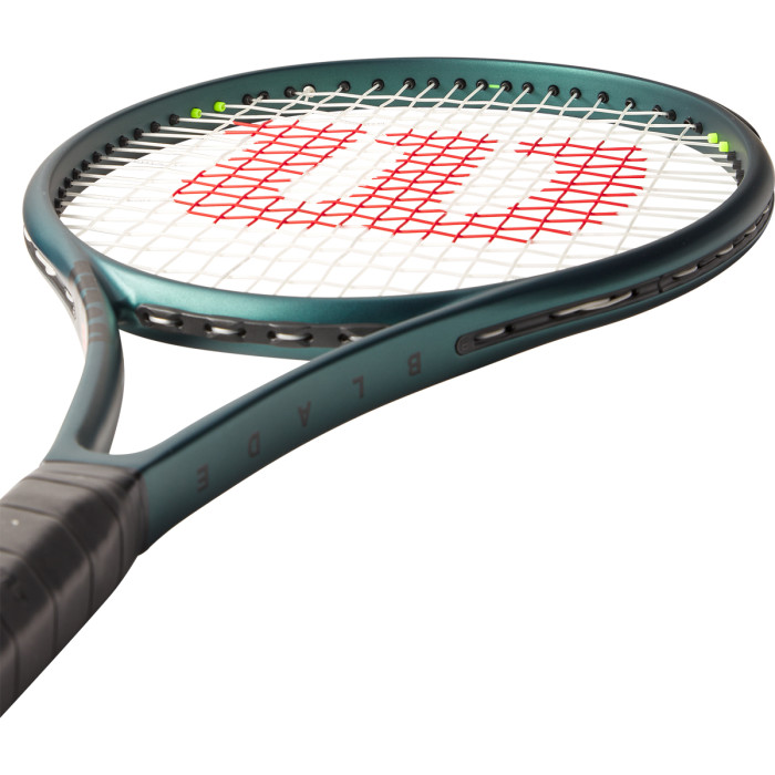 WILSON blade 100l v9.0 racquet (285 gr) WILSON blade 100l v9.0 racquet (285 gr)